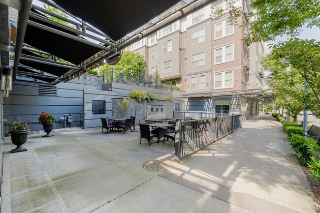 Building Photo - 11000 NE 10th St