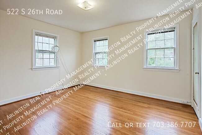 Building Photo - 522 S 26th Rd