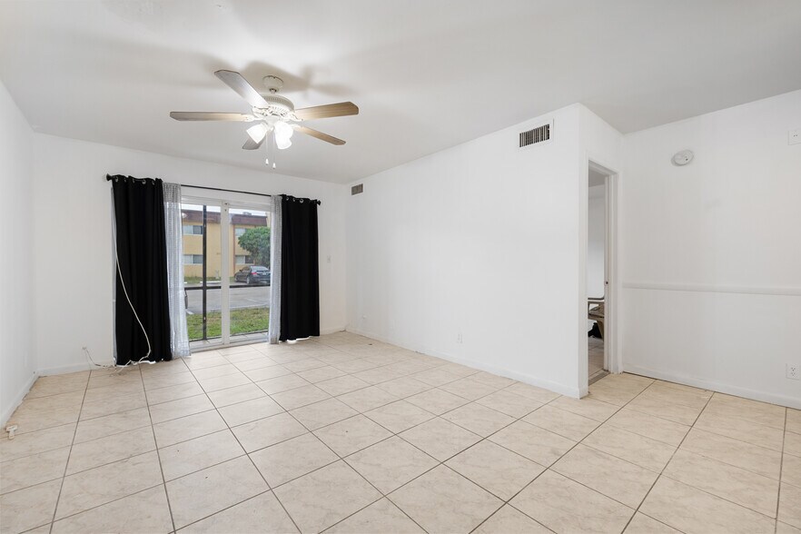 Building Photo - 2912 NW 55th Ave