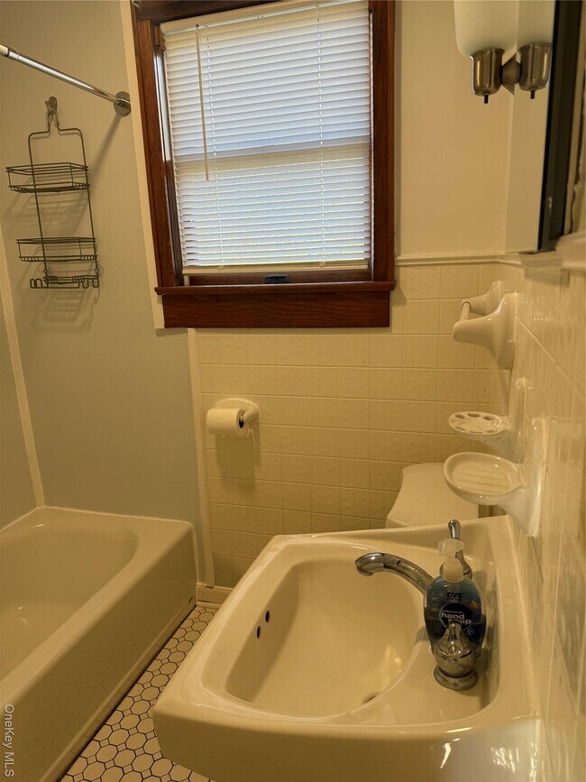 Building Photo - 242 Deep Hole Rd