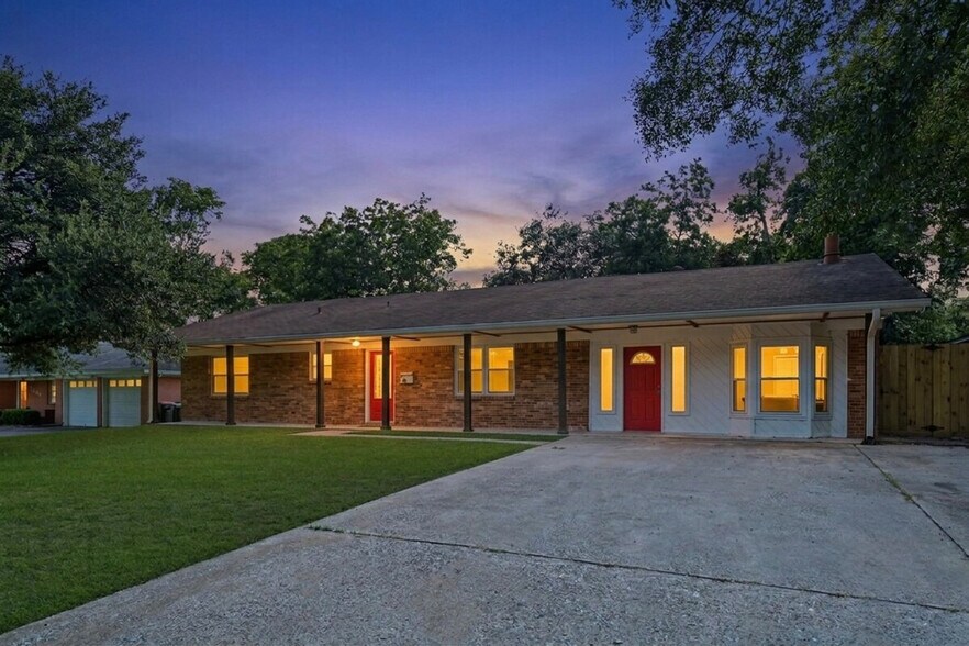 Building Photo - 1806 Clayton Dr
