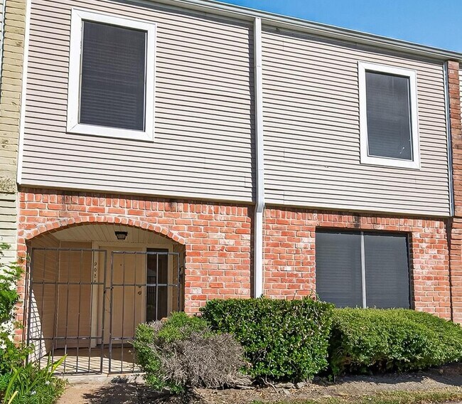 Building Photo - 9022 Wilcrest Dr