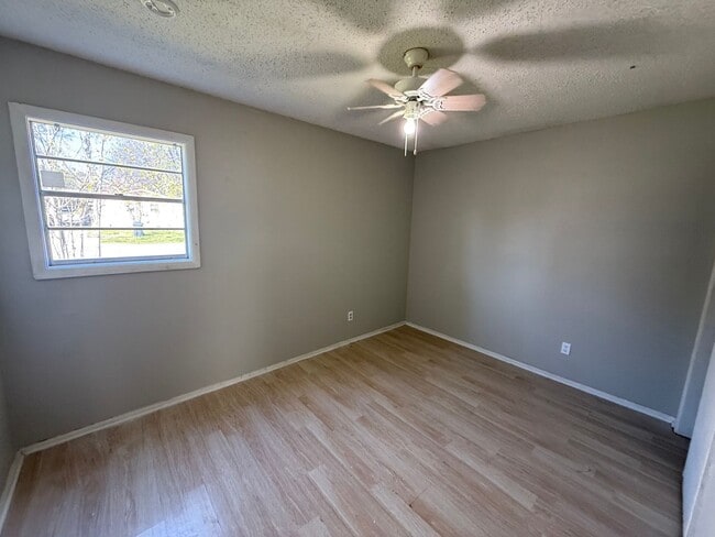 Building Photo - 3200 Meador Rd