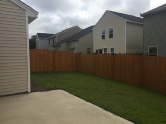 Building Photo - 616 Legacy Park Ct