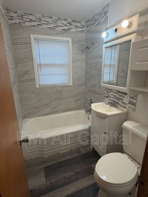 Building Photo - 1615 W Haskell St