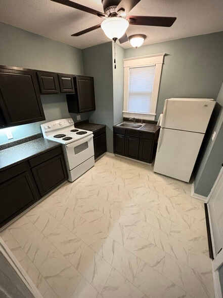 Building Photo - 407 S 12th St