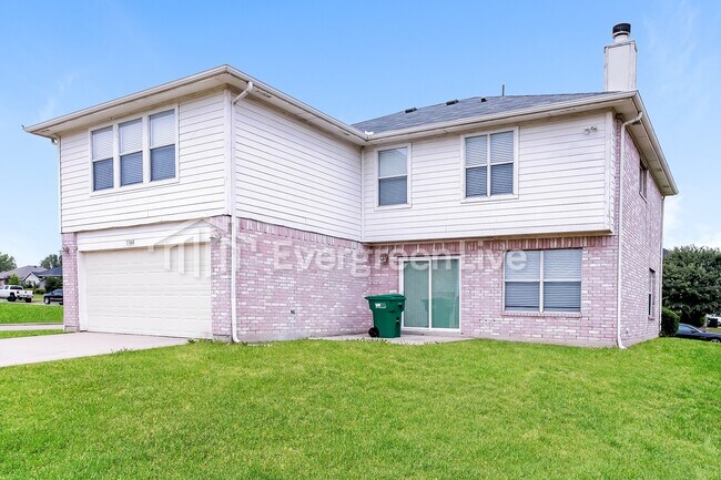 Building Photo - 1100 Beechwood Ln