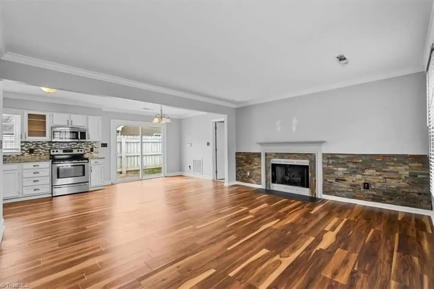 Building Photo - 332 Brookside Ct