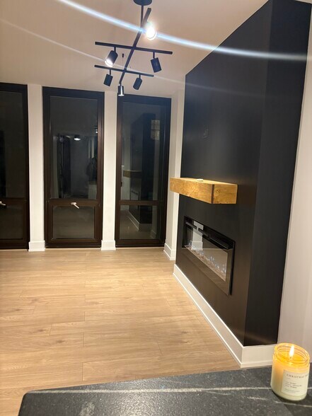 Building Photo - 1 E Scott St