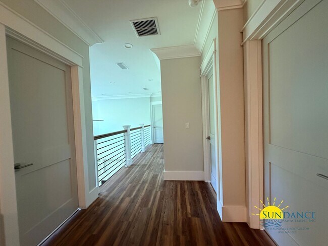 Building Photo - 5870 Saratoga Dr