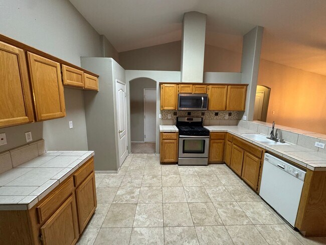 Building Photo - Great Family Home in Southwest