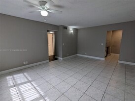 Building Photo - 10224 Twin Lakes Dr