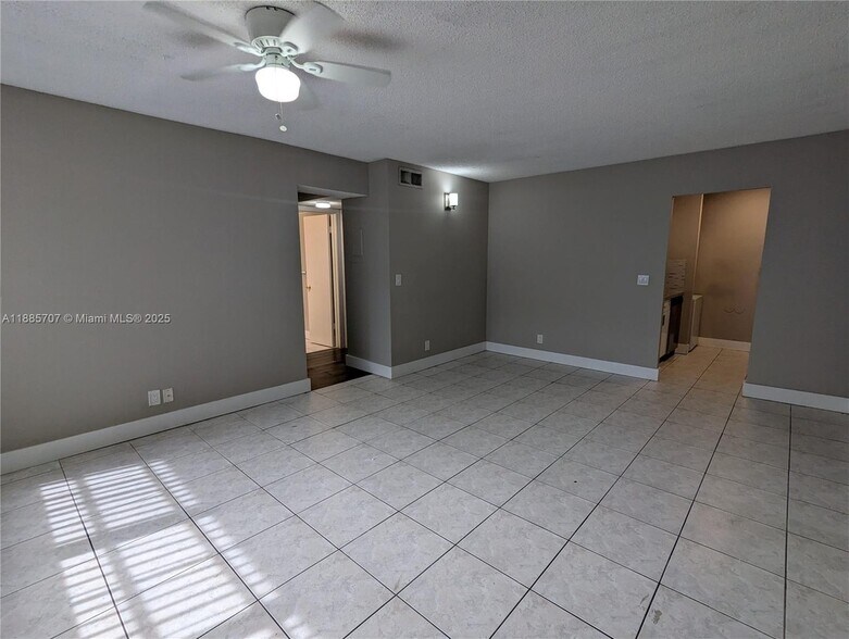 Primary Photo - 10224 Twin Lakes Dr