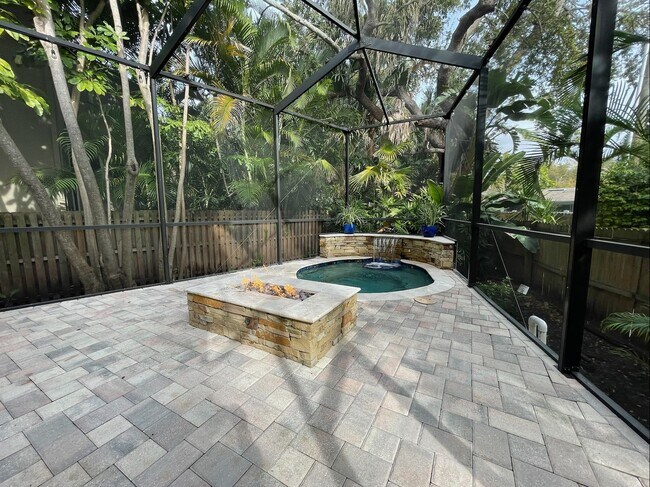 Building Photo - Davis Islands Spanish Med 3 Bed 2.5 Bath 1 car garage with Spool