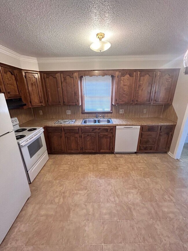 Building Photo - 480 Willowspring Ln