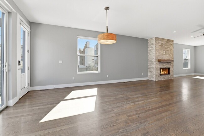Building Photo - $5,640.95, $300 off the first month's rent, 4 Beds - 5 Bath, Townhouse in Denver with Office!