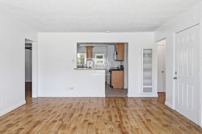 Building Photo - 186 E 21st St