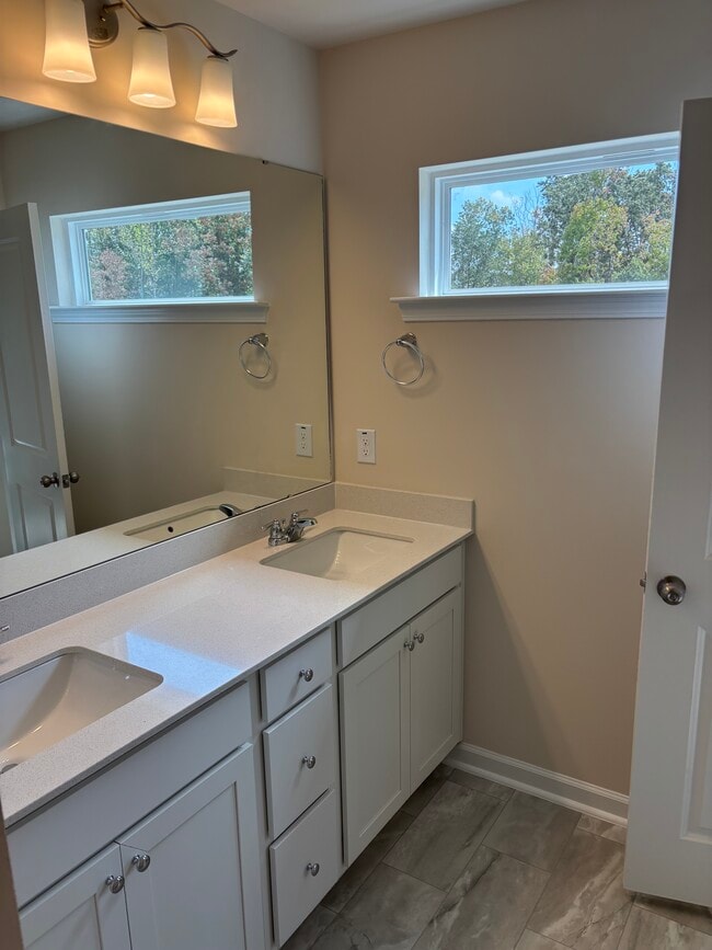 Building Photo - 837 Falls Grove Trl