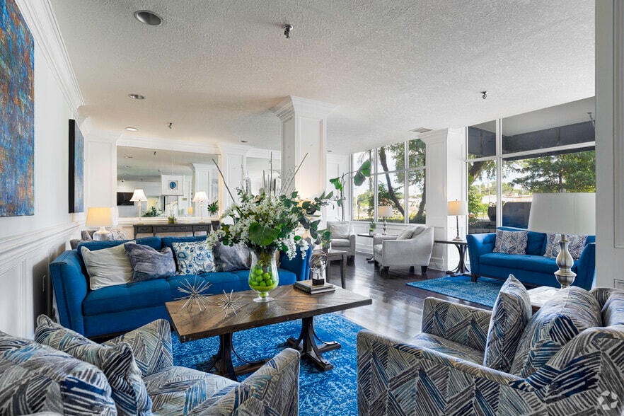 Primary Photo - Hillcrest Hampton House