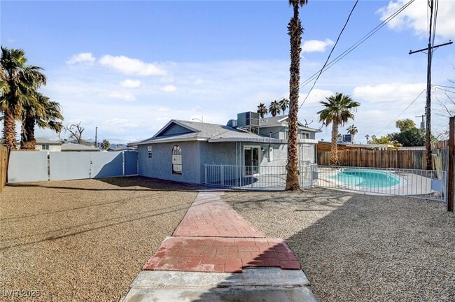Building Photo - 6121 Edgewood Cir