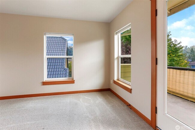 Building Photo - 900 SW Elmgrove St