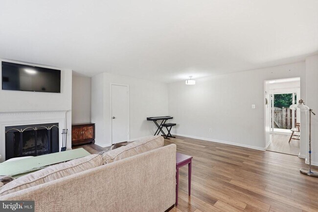 Building Photo - 6032 Old Landing Way