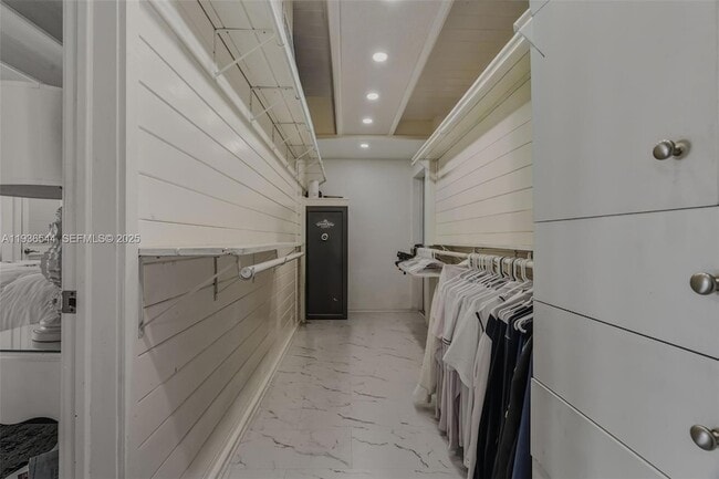 Building Photo - 16 North Dr