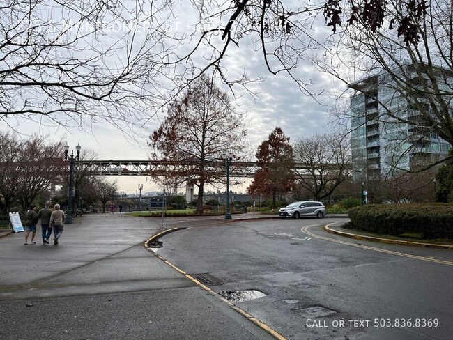 Building Photo - Riverfront Condo on the Promenade!