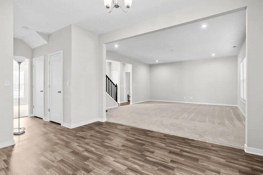 Building Photo - 367 Birchwood Dr