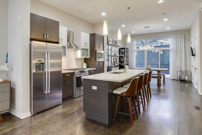 Building Photo - 1632 W Ohio St