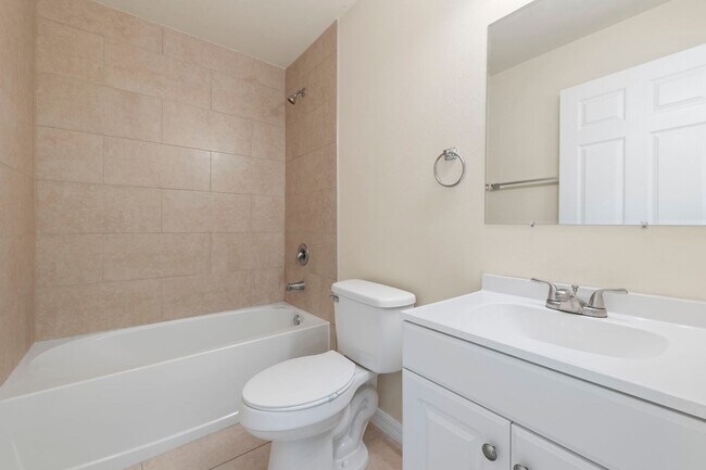 Building Photo - LB - Newly Constructed 3 bed 2 bath duplex with garage.