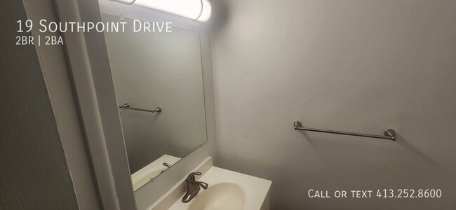 Building Photo - 19 Southpoint Dr