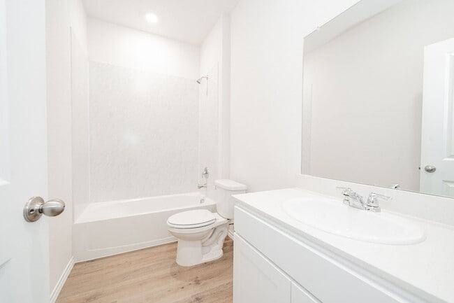 Building Photo - 2110 Thornton Dr