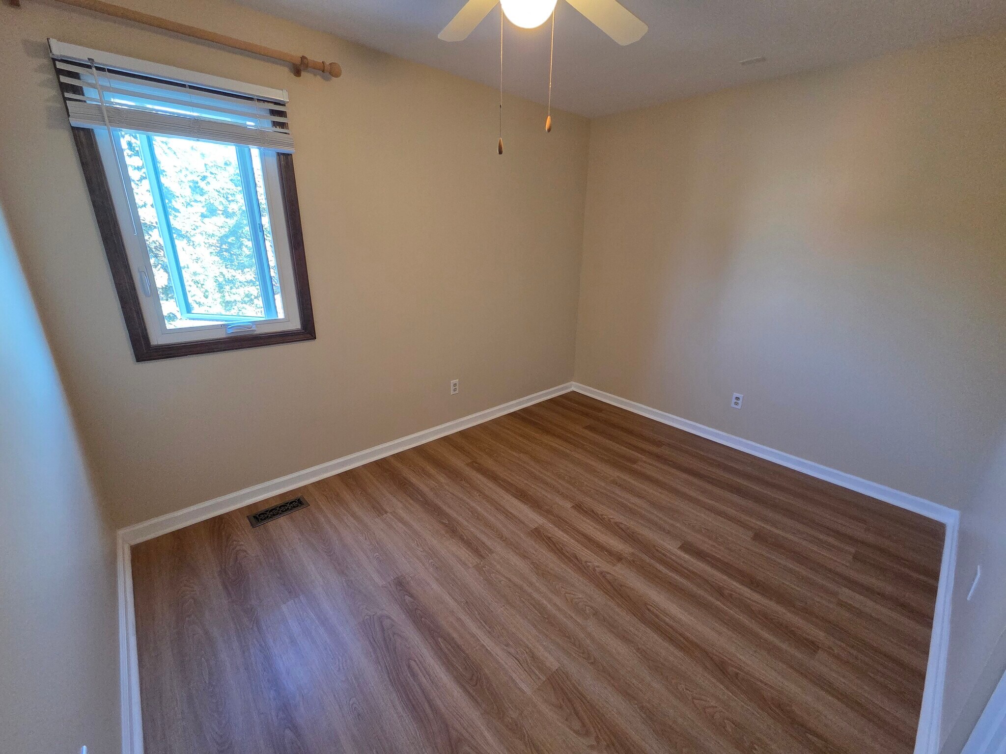 2nd bedroom - 801 Cambridge Cir