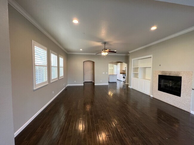 Building Photo - Well-appointed single-story home located walking distance to Manteca's Woodward Park!
