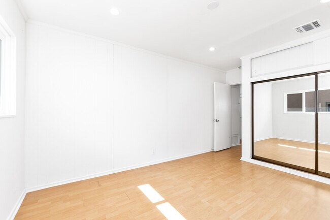 Bedroom - 836 N Fuller Ave