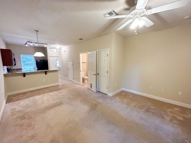 Building Photo - Woods Edge South #130