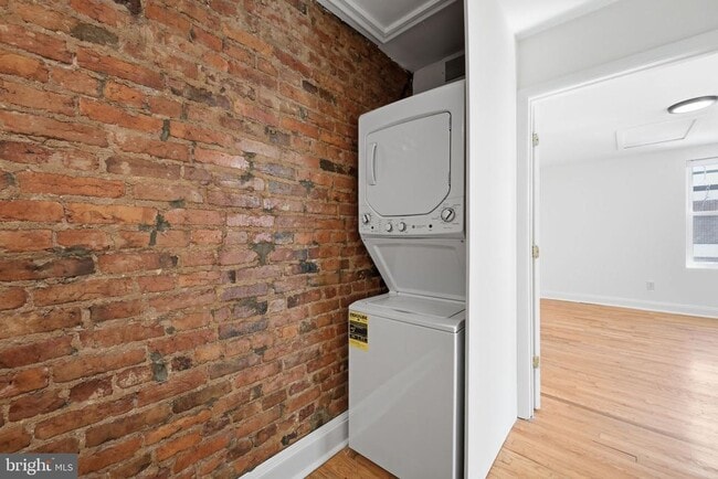Building Photo - 924 Euclid St NW