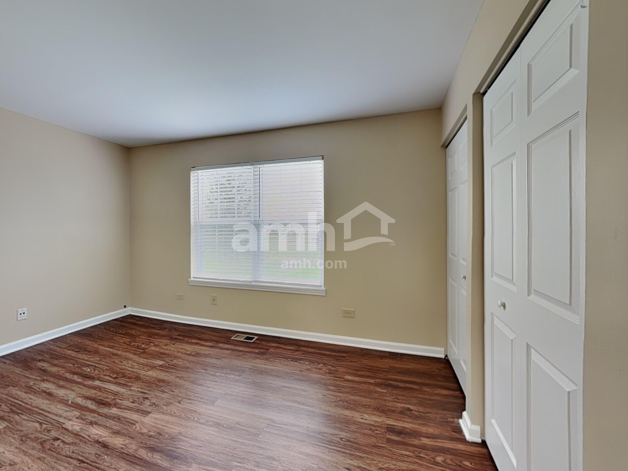 Building Photo - 4609 Vista Dr