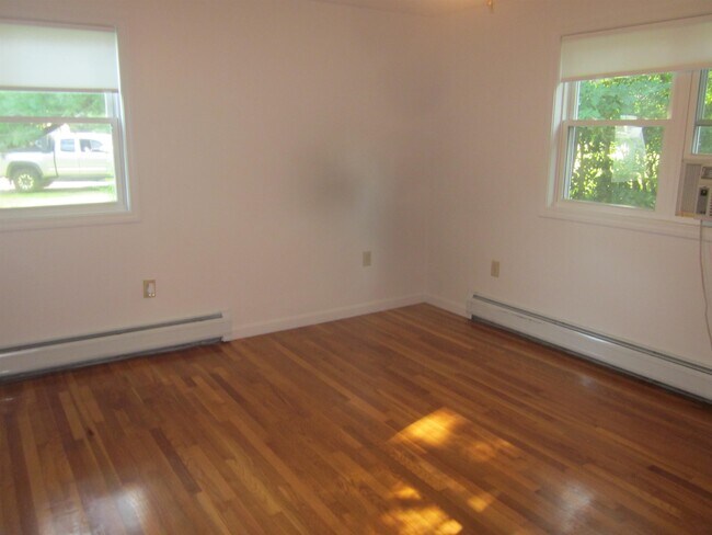 Building Photo - 49 Sunset Dr