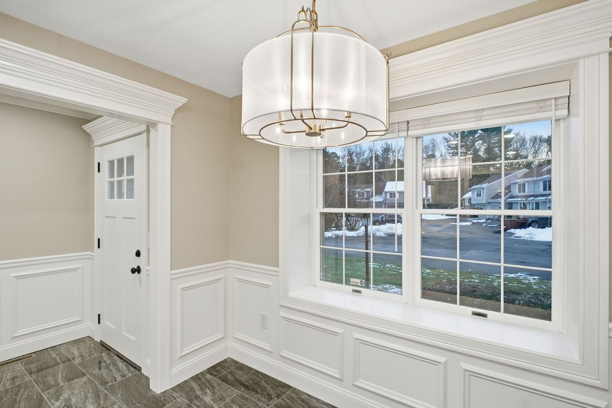 Building Photo - 193 The Meadows