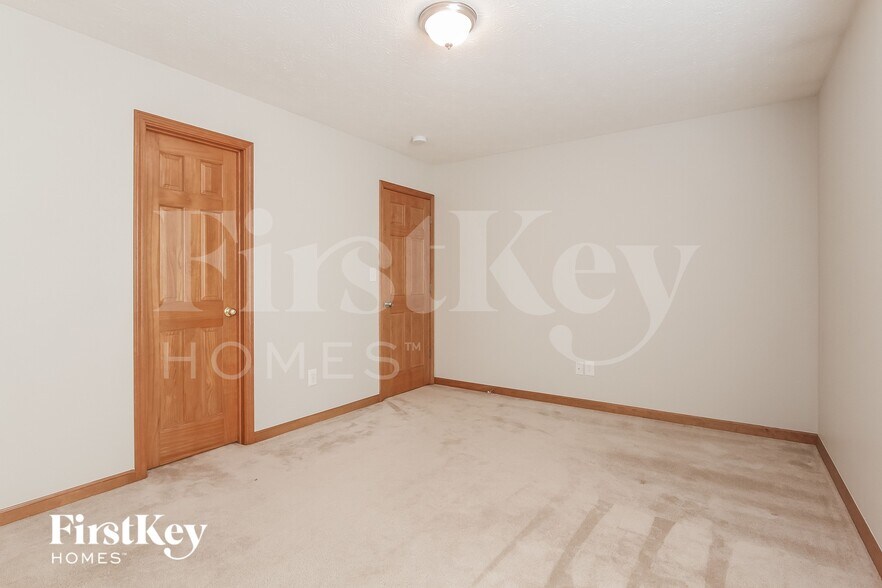 Building Photo - 1117 Central Park Blvd N