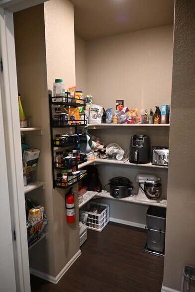 Building Photo - 1986 Shadow Creek Dr