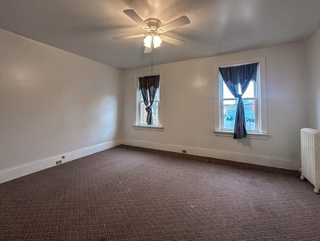 Building Photo - 19 Locust St