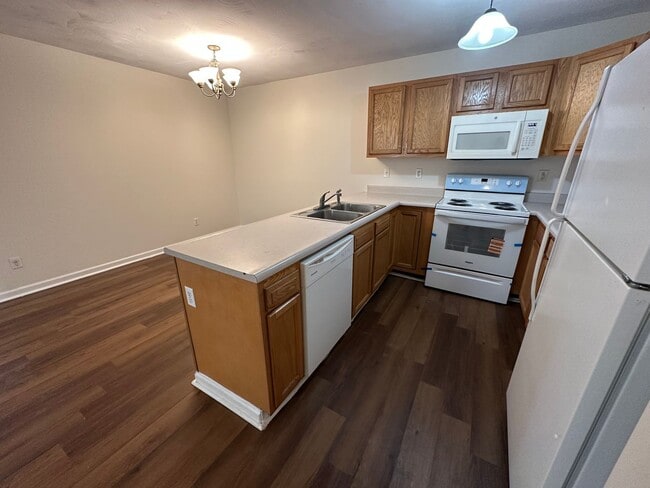 Building Photo - 1651 W Kole Dr