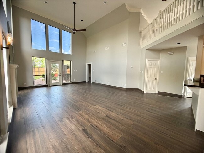 Building Photo - 8006 Oakwood Bend Dr