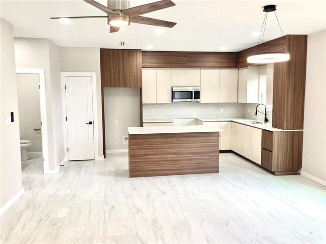 Building Photo - 40 Corales St