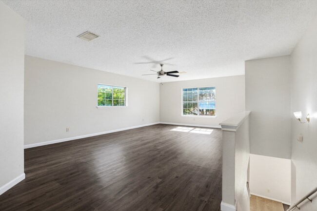 Building Photo - 13922 Villa Camino
