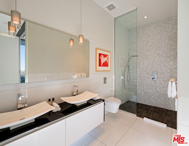 Building Photo - 7080 Mulholland Dr