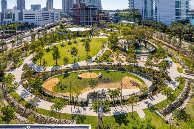 Building Photo - 650 West Ave